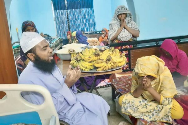 Maulana Organizes Doa with Women